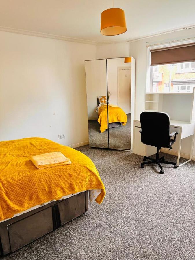 Private Room Close To Leeds University And City Centre Extérieur photo