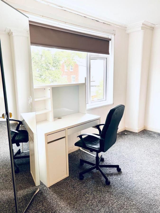 Private Room Close To Leeds University And City Centre Extérieur photo