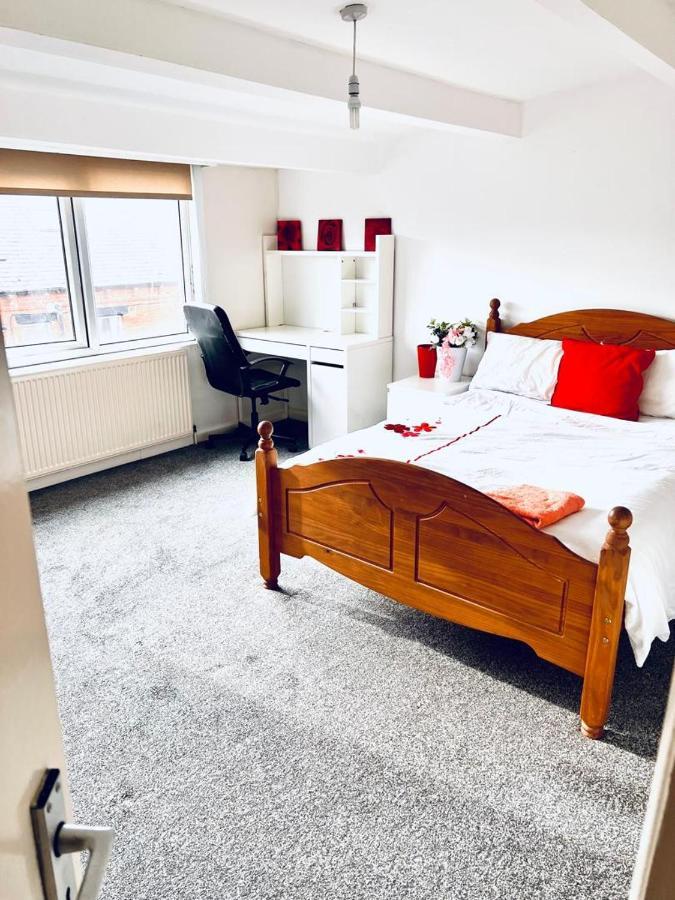 Private Room Close To Leeds University And City Centre Extérieur photo