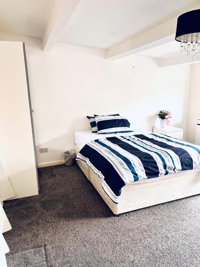 Private Room Close To Leeds University And City Centre Extérieur photo