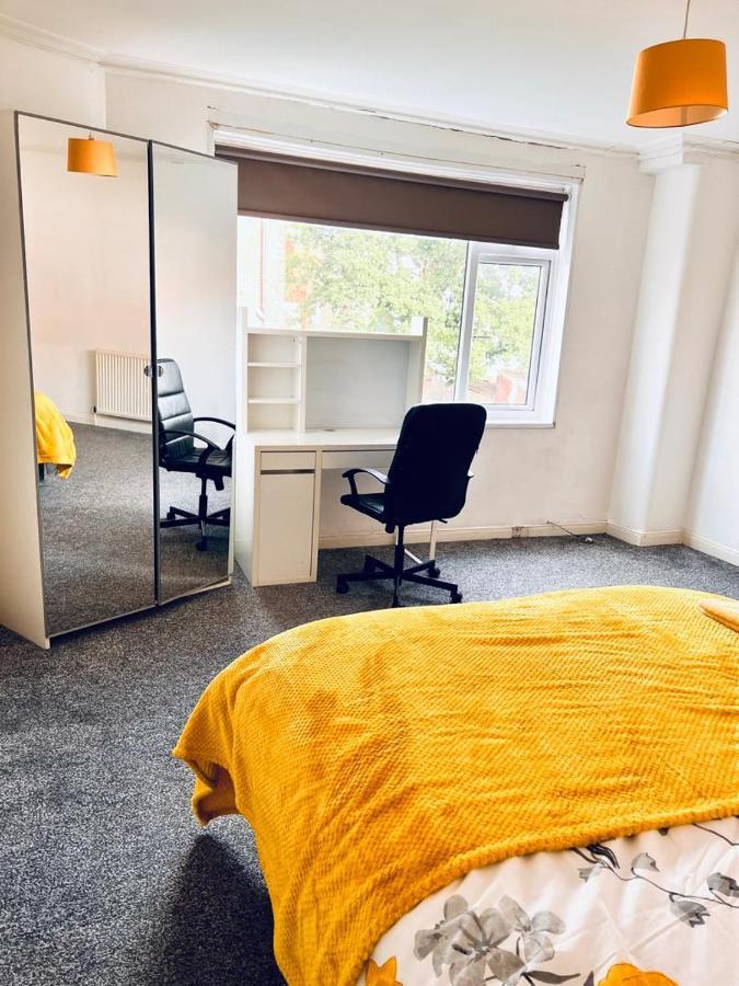 Private Room Close To Leeds University And City Centre Extérieur photo