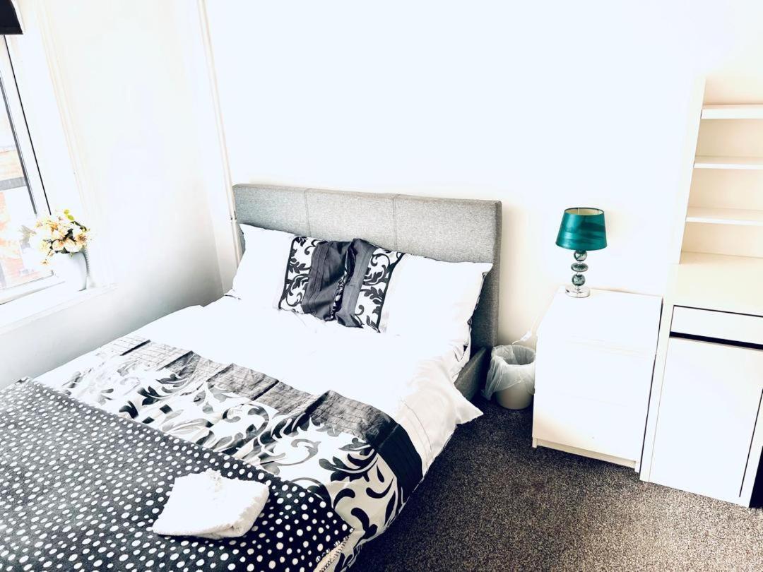 Private Room Close To Leeds University And City Centre Extérieur photo