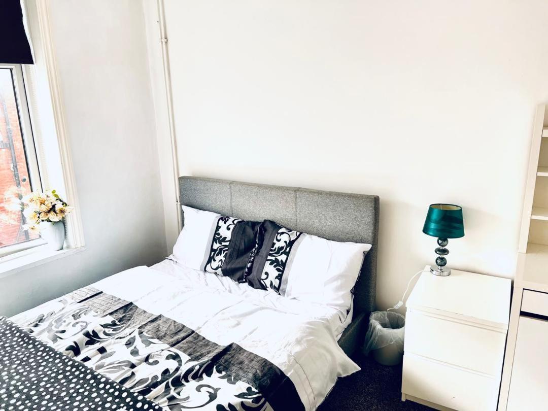 Private Room Close To Leeds University And City Centre Extérieur photo