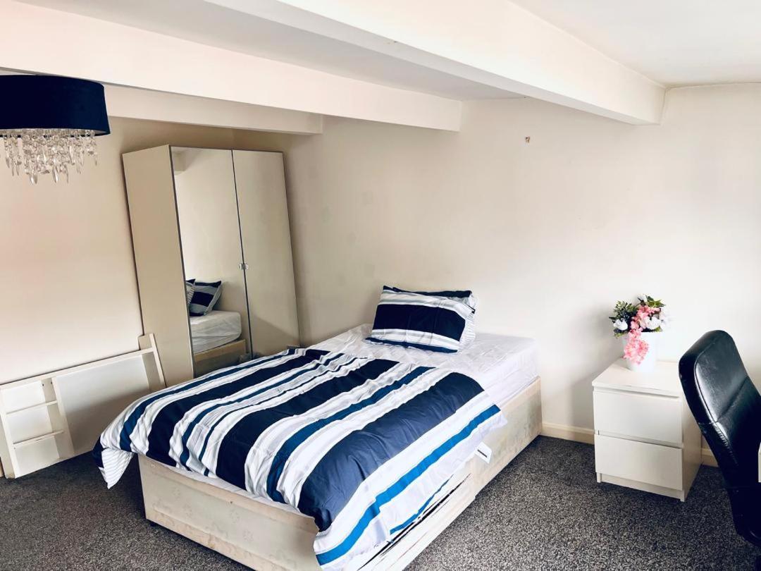 Private Room Close To Leeds University And City Centre Extérieur photo