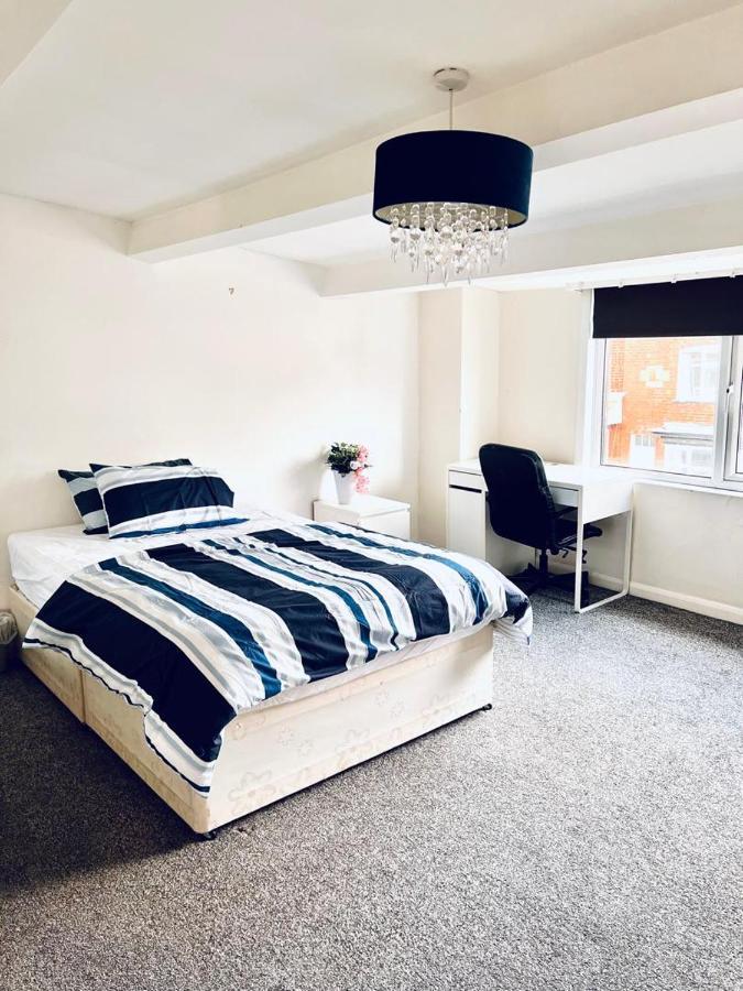 Private Room Close To Leeds University And City Centre Extérieur photo